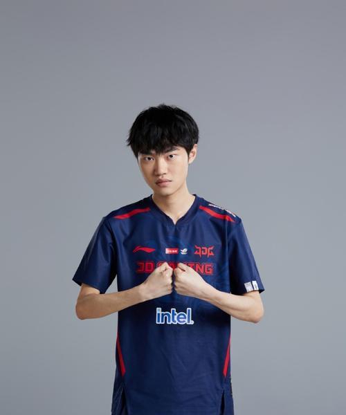 李宁与英雄联盟联名的服饰具体名称是什么？